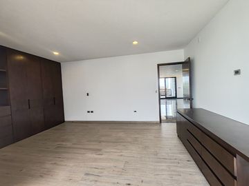 CASA EN VENTA CON 5 RECÁMARAS EN PARQUE POTOSÍ.