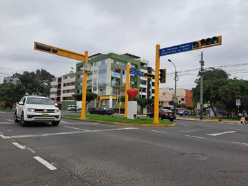 VENDO CASA COMO TERRENO JIRON LAS UVAS SANTIAGO DE SURCO
