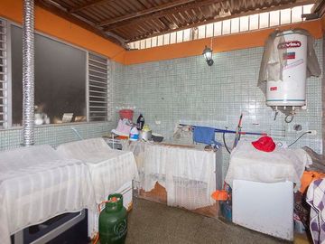 VENDO CASA COMO TERRENO JIRON LAS UVAS SANTIAGO DE SURCO