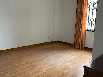 VENTA DE CASA 3 PISOS MAS TERRAZA A.C. 287M2 EN SAN JUAN DE MIRAFLORES