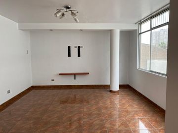 VENTA DE CASA 3 PISOS MAS TERRAZA A.C. 287M2 EN SAN JUAN DE MIRAFLORES