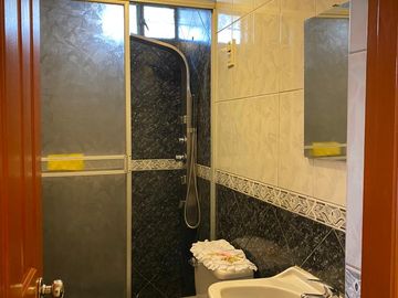VENTA DE CASA 3 PISOS MAS TERRAZA A.C. 287M2 EN SAN JUAN DE MIRAFLORES