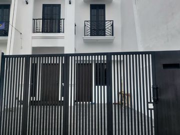 Rumah baru siap huni di condet Jakarta Timur