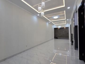 Rumah baru design classic di pondok bambu Jakarta Timur