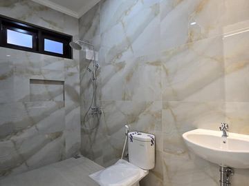 Rumah baru design classic di pondok bambu Jakarta Timur