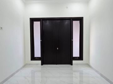 Rumah baru design classic di pondok bambu Jakarta Timur