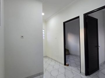 Rumah baru design classic di pondok bambu Jakarta Timur