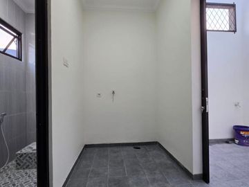 Rumah baru design classic di pondok bambu Jakarta Timur