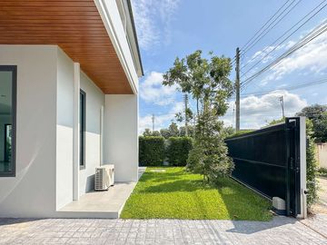 Newly built 2-storey house, 4 bedrooms, modern style, Nong Kwai Subdistrict, Hang Dong District, Chiang Mai Province, near the Royal Flora,