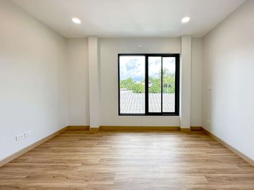 Newly built 2-storey house, 4 bedrooms, modern style, Nong Kwai Subdistrict, Hang Dong District, Chiang Mai Province, near the Royal Flora,
