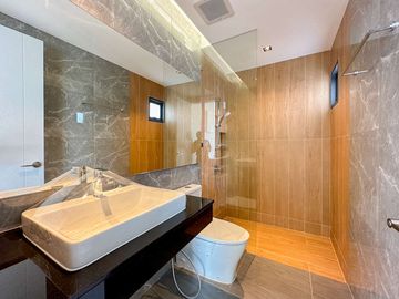 Newly built 2-storey house, 4 bedrooms, modern style, Nong Kwai Subdistrict, Hang Dong District, Chiang Mai Province, near the Royal Flora,