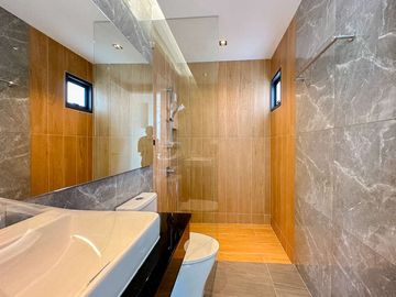 Newly built 2-storey house, 4 bedrooms, modern style, Nong Kwai Subdistrict, Hang Dong District, Chiang Mai Province, near the Royal Flora,
