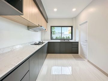 Newly built 2-storey house, 4 bedrooms, modern style, Nong Kwai Subdistrict, Hang Dong District, Chiang Mai Province, near the Royal Flora,