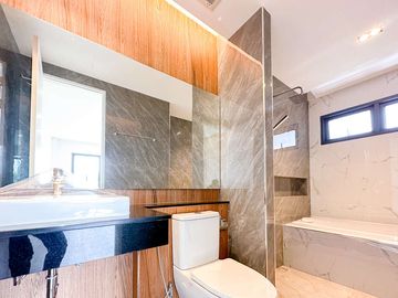 Newly built 2-storey house, 4 bedrooms, modern style, Nong Kwai Subdistrict, Hang Dong District, Chiang Mai Province, near the Royal Flora,