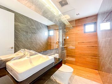 Newly built 2-storey house, 4 bedrooms, modern style, Nong Kwai Subdistrict, Hang Dong District, Chiang Mai Province, near the Royal Flora,