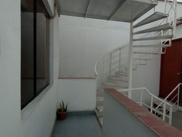 Venta De Casa De 3 Pisos En Zona Exclusiva De La Molina