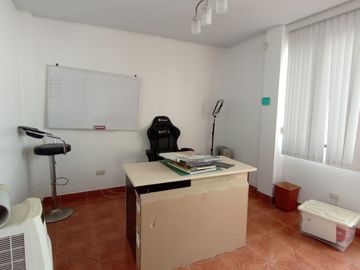 Venta De Casa De 3 Pisos En Zona Exclusiva De La Molina