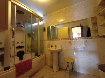 Venta De Casa De 3 Pisos En Zona Exclusiva De La Molina