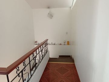 Venta De Casa De 3 Pisos En Zona Exclusiva De La Molina