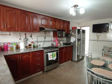 Venta De Casa De 3 Pisos En Zona Exclusiva De La Molina