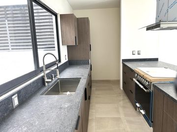 Casa en venta en Ciudad Maderas Querétaro En desniveles y bonito condominio