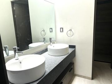 Casa en venta en Ciudad Maderas Querétaro En desniveles y bonito condominio