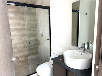 Casa en venta en Ciudad Maderas Querétaro En desniveles y bonito condominio