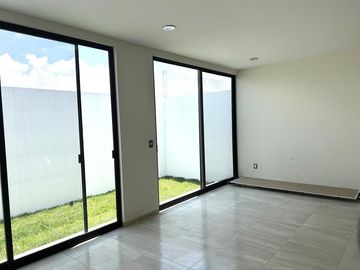 Casa en venta en Ciudad Maderas Querétaro En desniveles y bonito condominio