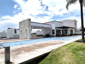 Casa en venta en Ciudad Maderas Querétaro En desniveles y bonito condominio