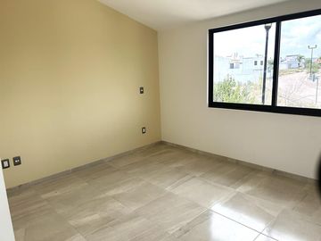 Casa en venta en Ciudad Maderas Querétaro En desniveles y bonito condominio