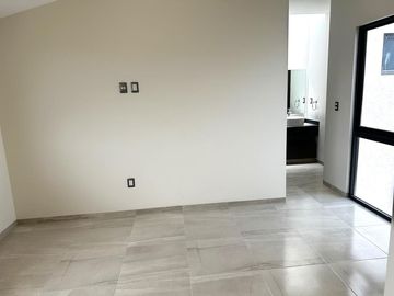 Casa en venta en Ciudad Maderas Querétaro En desniveles y bonito condominio