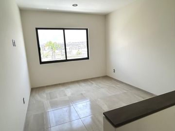 Casa en venta en Ciudad Maderas Querétaro En desniveles y bonito condominio