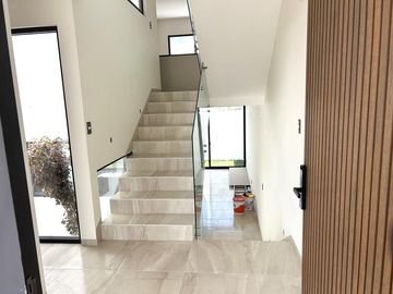 Casa en venta en Ciudad Maderas Querétaro En desniveles y bonito condominio