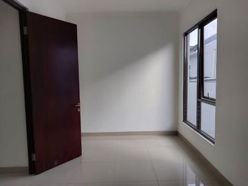 Rumah Mole. Ciputat, Baru 2 LANTAI, Mewah Harga Murah di Tangsel, Kota Tangerang Selatan Jual Dijual