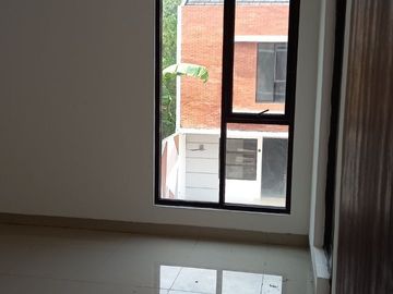 Rumah Mole. Ciputat, Baru 2 LANTAI, Mewah Harga Murah di Tangsel, Kota Tangerang Selatan Jual Dijual