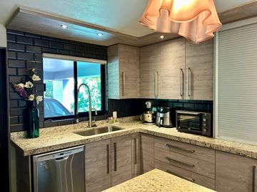 CASA EN VENTA BUGAMBILIAS