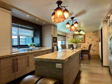 CASA EN VENTA BUGAMBILIAS