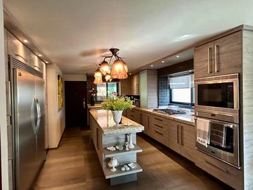CASA EN VENTA BUGAMBILIAS