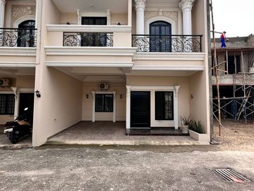 Dijual Rumah Klasik Modern Di Kebagusan Jakarta Selatan Dekat Stasiun KRL & Jl TB Simatupang [AR108]