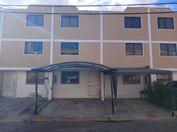 Casa en venta en conjunto habitacional San Bartolo Sur de Quito