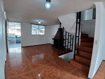Casa en venta en conjunto habitacional San Bartolo Sur de Quito