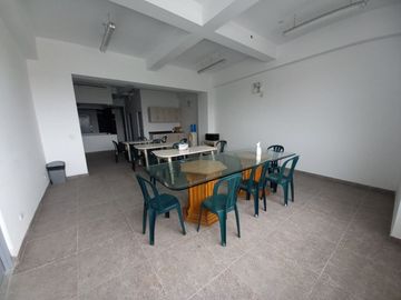 ¡Gran Oportunidad! Venta de Local Comercial Totalmente Implementado en Santa Catalina, La Victoria 🏢🚛