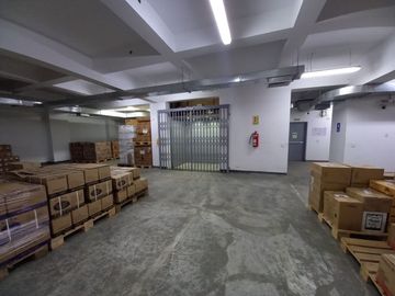 ¡Gran Oportunidad! Venta de Local Comercial Totalmente Implementado en Santa Catalina, La Victoria 🏢🚛