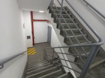 ¡Gran Oportunidad! Venta de Local Comercial Totalmente Implementado en Santa Catalina, La Victoria 🏢🚛