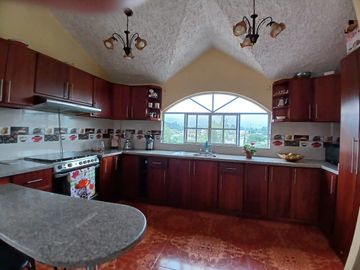 Casa y amplio terreno en venta en el Valle de los Chillos Fajardo