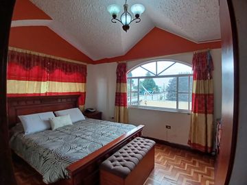 Casa y amplio terreno en venta en el Valle de los Chillos Fajardo