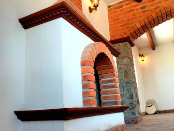 VENTA DE HERMOSA CASA EN OJO CALIENTE, CON HERMOSAS VISTAS A LA MONTAÑA.