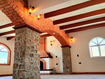 VENTA DE HERMOSA CASA EN OJO CALIENTE, CON HERMOSAS VISTAS A LA MONTAÑA.