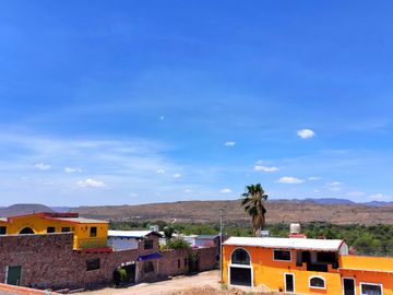 VENTA DE HERMOSA CASA EN OJO CALIENTE, CON HERMOSAS VISTAS A LA MONTAÑA.