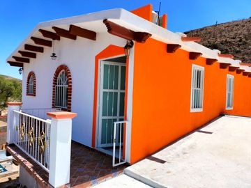 VENTA DE HERMOSA CASA EN OJO CALIENTE, CON HERMOSAS VISTAS A LA MONTAÑA.